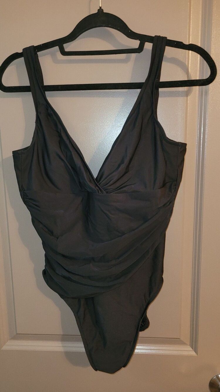 Trimshaper Swimsuit Womens Size 14 Black One Piece Ruched Tummy Control Padded